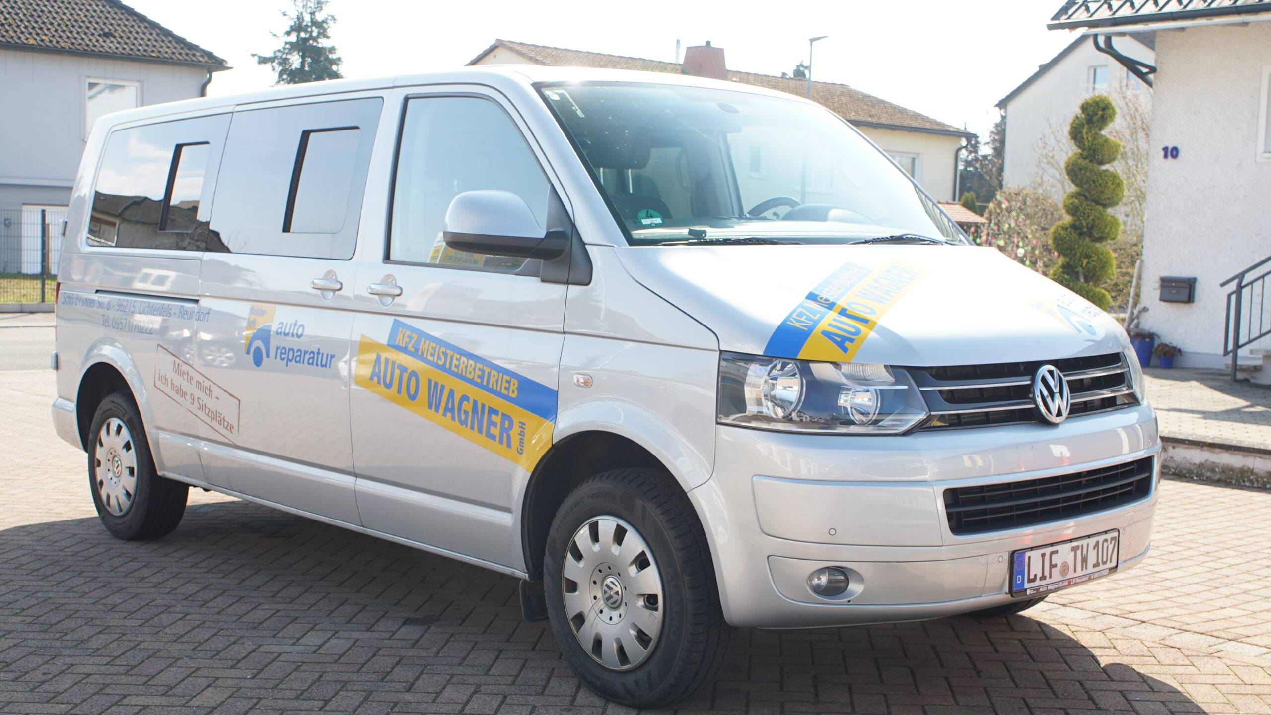 VW Bus T5, 9 Sitzer, langer Radstand, Automatik
