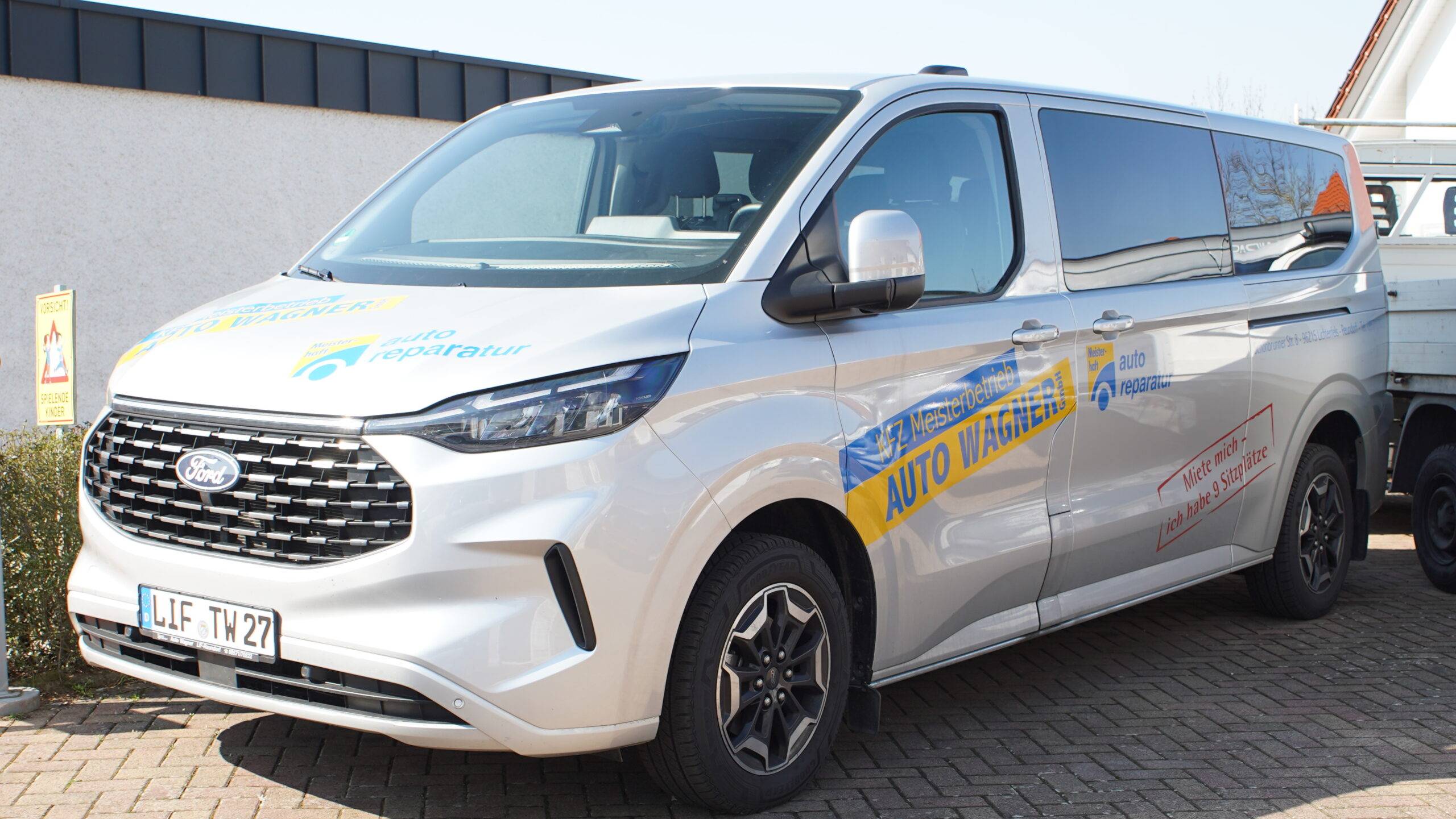 Ford Transit Custom, 9 Sitzer, langer Radstand, Automatik
